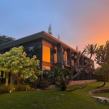 Inlaya Ratchaburi Hotel Екстериор снимка