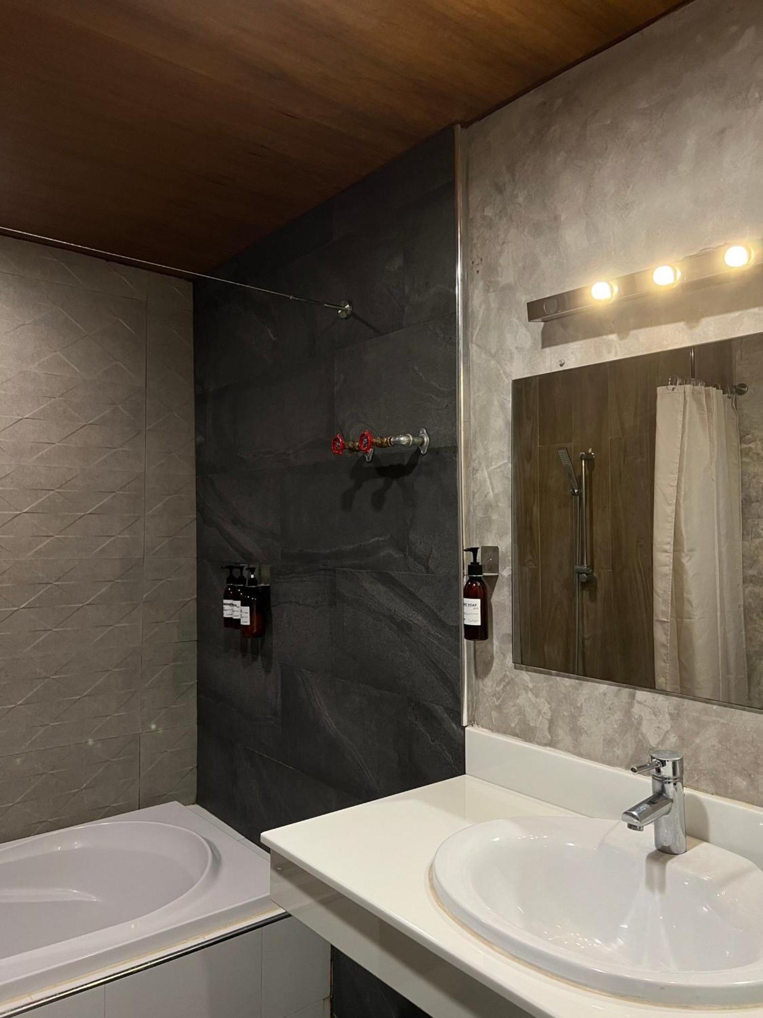Inlaya Ratchaburi Hotel Екстериор снимка